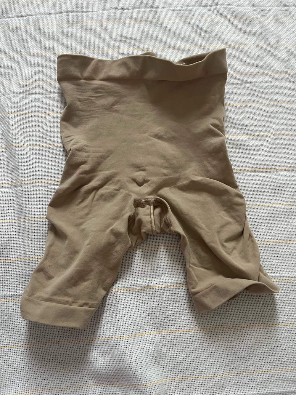 NWOT SKIMS Seamless Sculpting Mid Thigh Short Clay - Picture 3 of 6